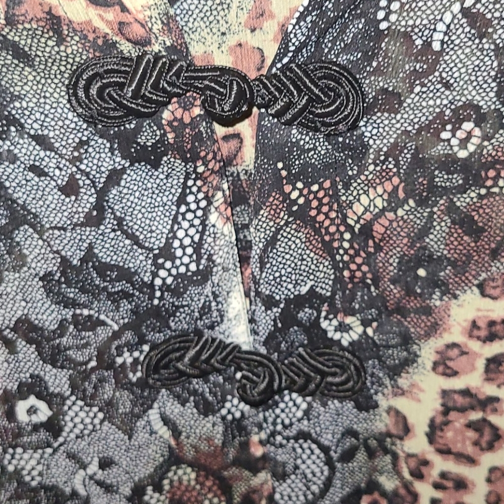 Unique blouse - Picture 3 of 3